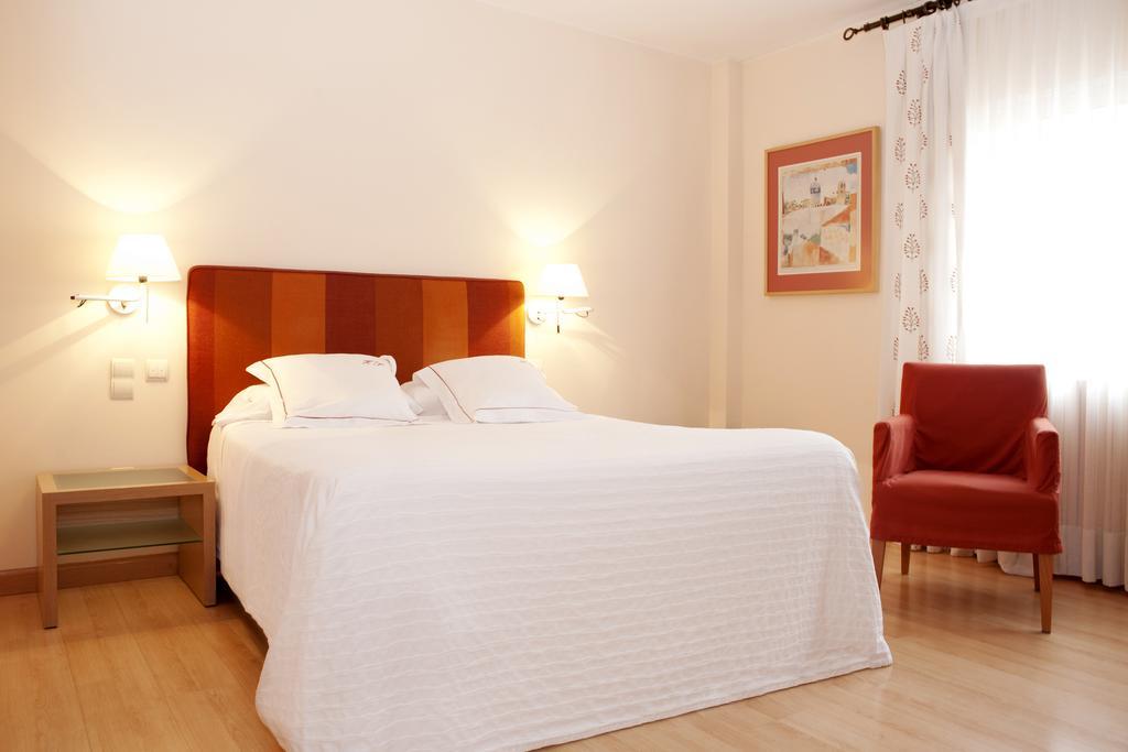 Apartamentos Sabinas Zaragoza Centro الغرفة الصورة